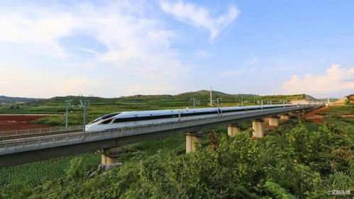 云南鐵路實施“高峰圖”服務(wù)，全力應(yīng)對超長版黃金周220萬人次客流挑戰(zhàn)